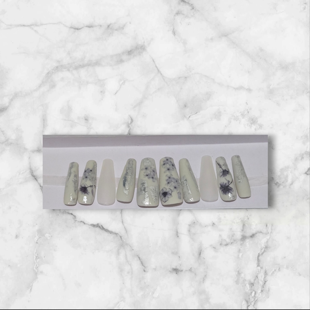 Floral Design Press-On Nails